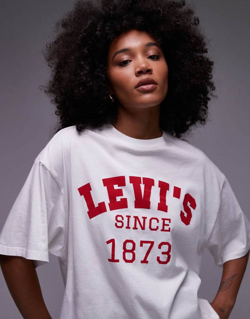 Levi's - T-Shirt in Weiß mit College-Logo von Levi's