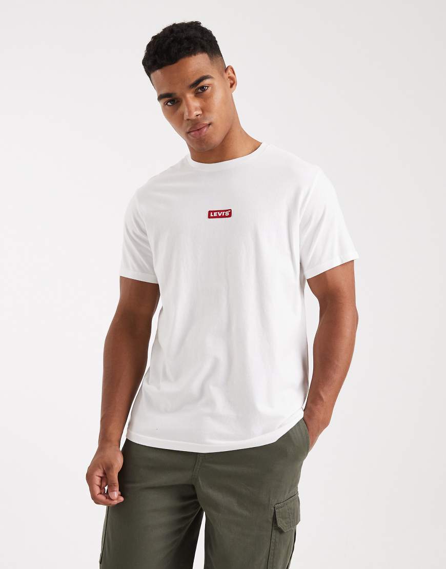 Levi's - T-Shirt in Weiß mit mittigem, kleinem Boxtab-Logo von Levi's