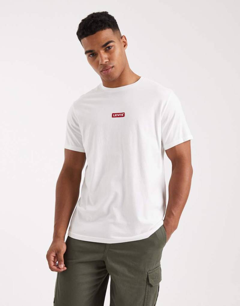Levi's - T-Shirt in Weiß mit mittigem, kleinem Boxtab-Logo von Levi's