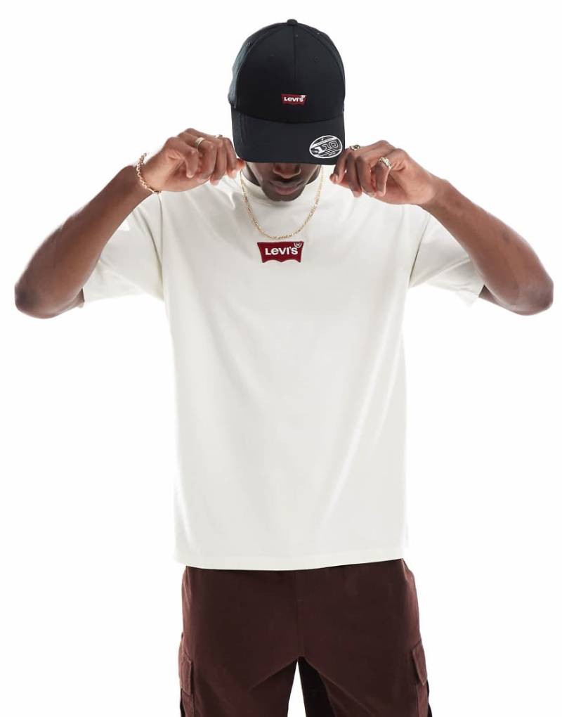 Levi's - T-Shirt mit Vintage-Schnitt in Creme und mittigem Fledermaus-Logostickerei-Neutral von Levi's