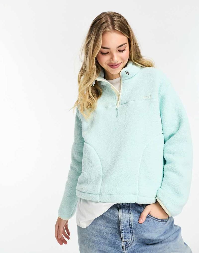 Levi's - Teddypullover in Hellblau mit 1/2-Reißverschluss und kleinem Logo von Levi's