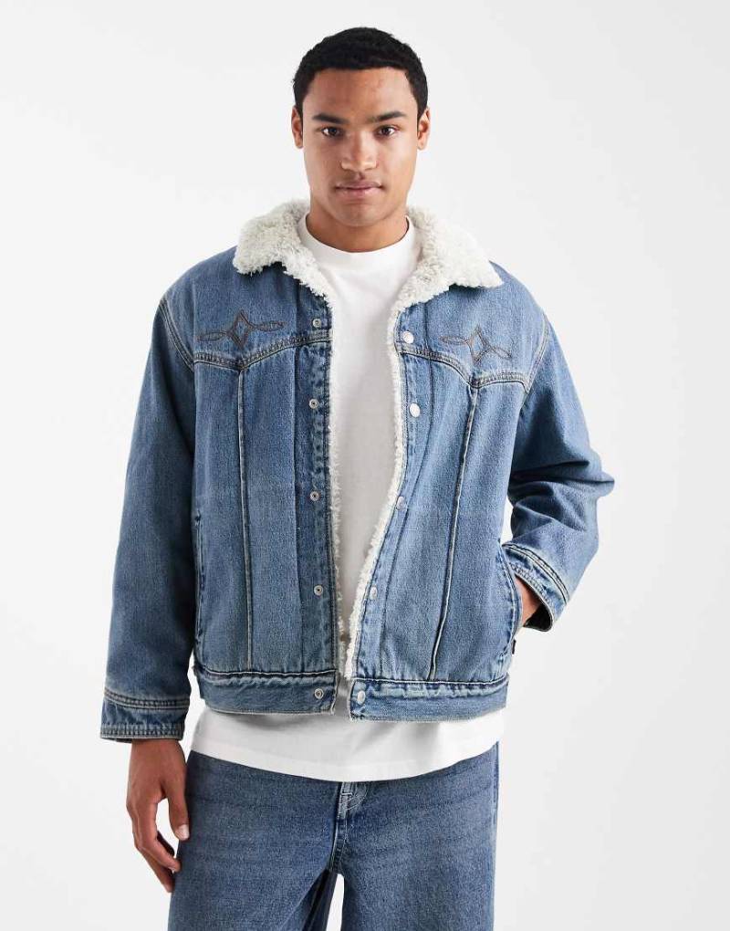 Levi's - Truckerjacke aus Denim in mittlerer Waschung mit Stickerei im Westernstil-Blau von Levi's