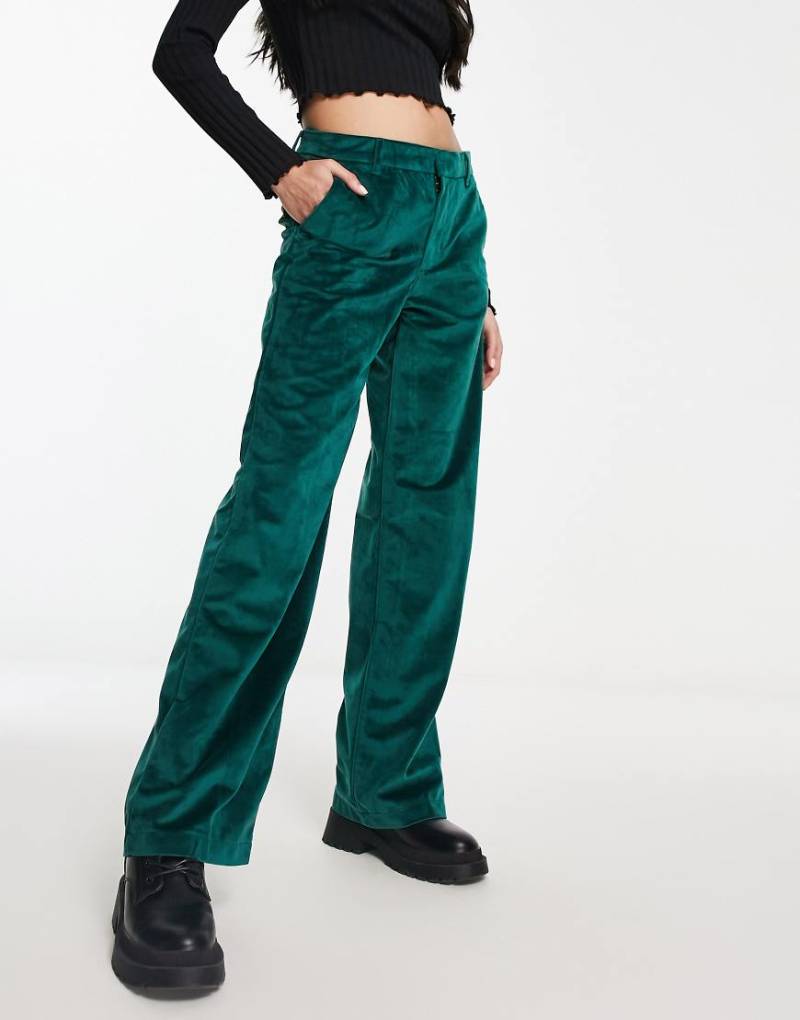 Levi's - Weite Hose aus Samt in Dunkelgrün Levi's - Weite Hose aus Samt in Dunkelgrün von Levi's