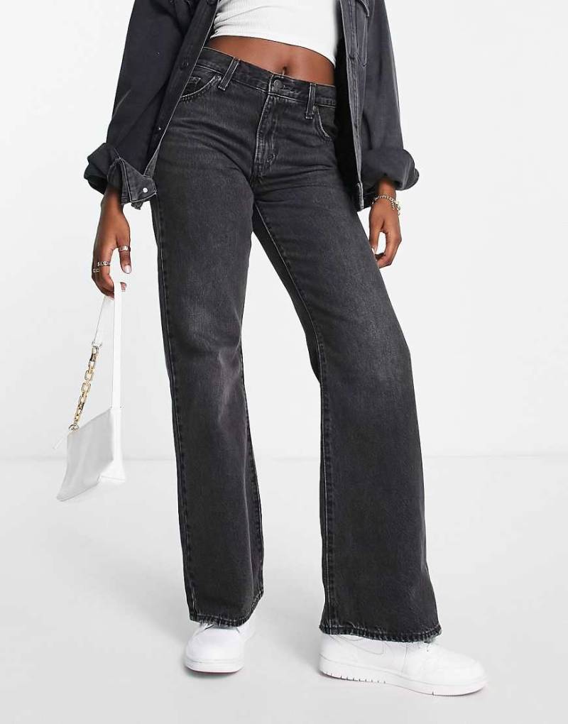 Levi's - Weite Jeans in verwaschenem Schwarz mit geradem Schnitt Levi's - Weite Jeans in verwaschenem Schwarz mit geradem Schnitt von Levi's