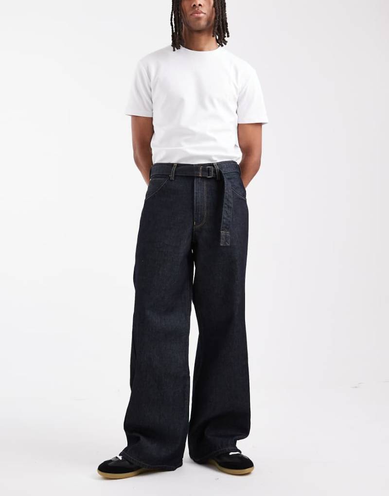 Levi's - Weite Jeans in dunklem Indigoblau mit Twist-Detail-Schwarz von Levi's