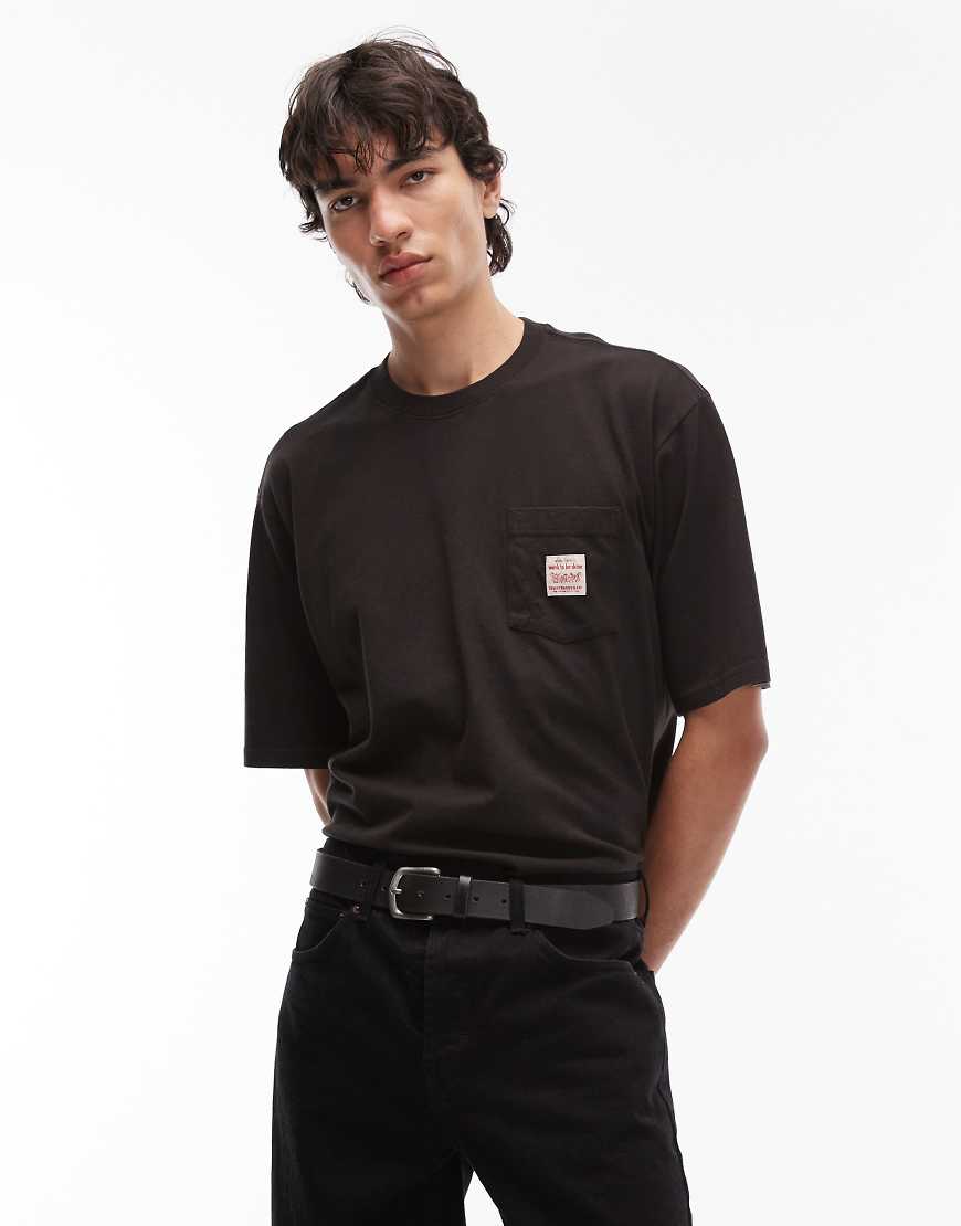 Levi's - Workwear Capsule - Oversize-T-Shirt in Schwarz mit Logo von Levi's