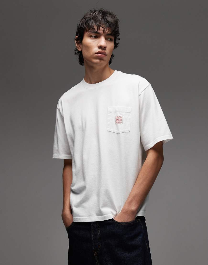 Levi's - Workwear Capsule - Oversize-T-Shirt in Weiß mit Logo von Levi's