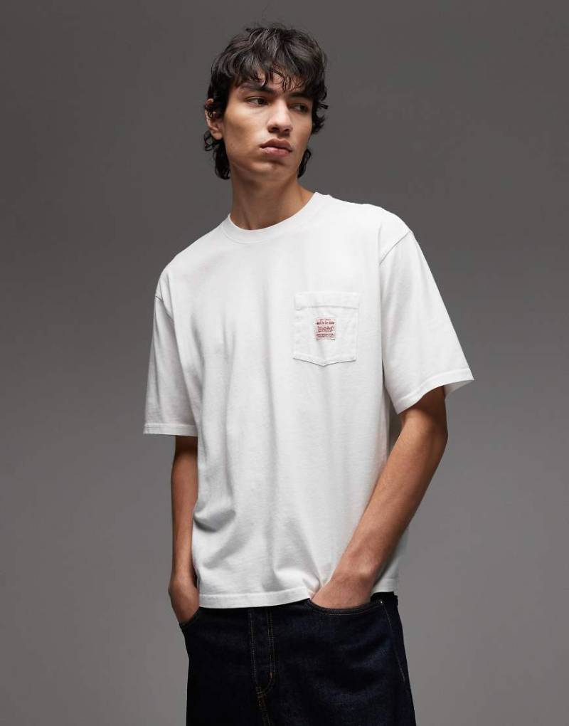 Levi's - Workwear Capsule - Oversize-T-Shirt in Weiß mit Logo von Levi's