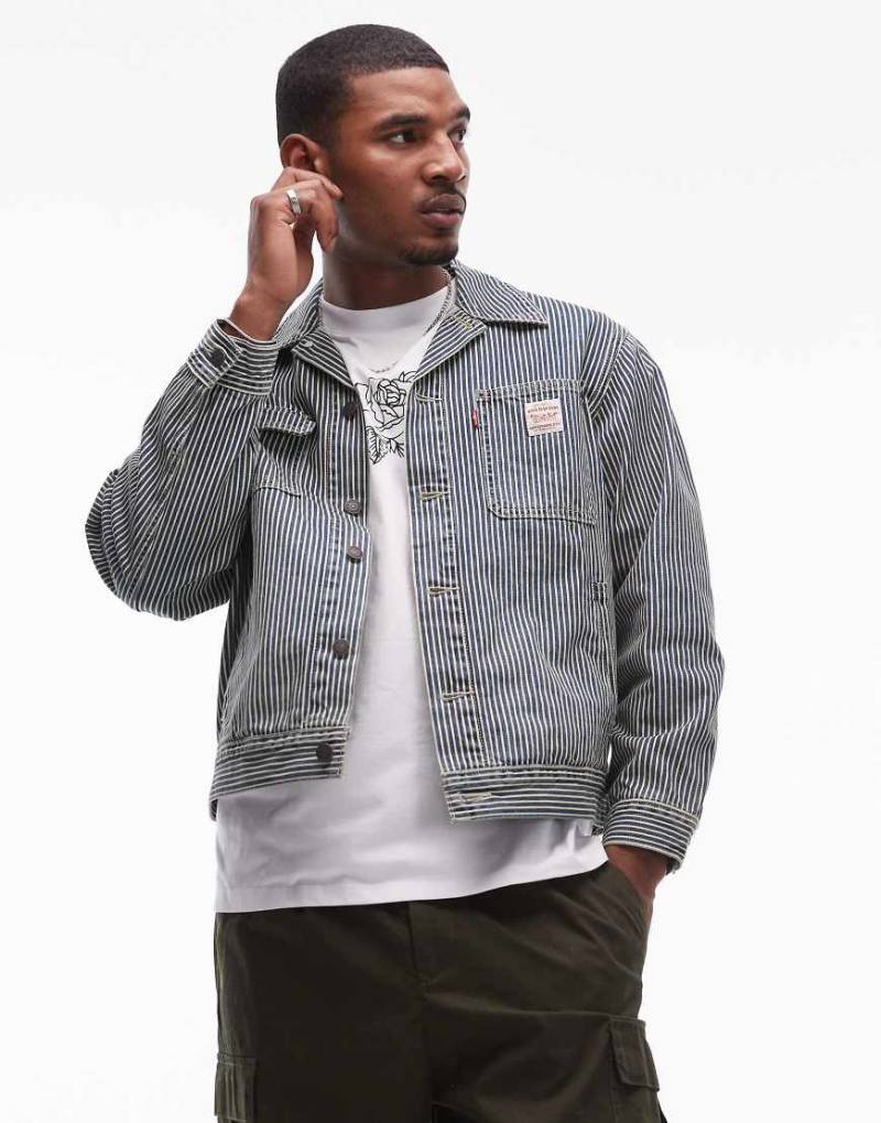 Levi's - Workwear Capsule Sunrise - Trucker-Jeansjacke in Mittelblau mit Lokführer-Streifen von Levi's