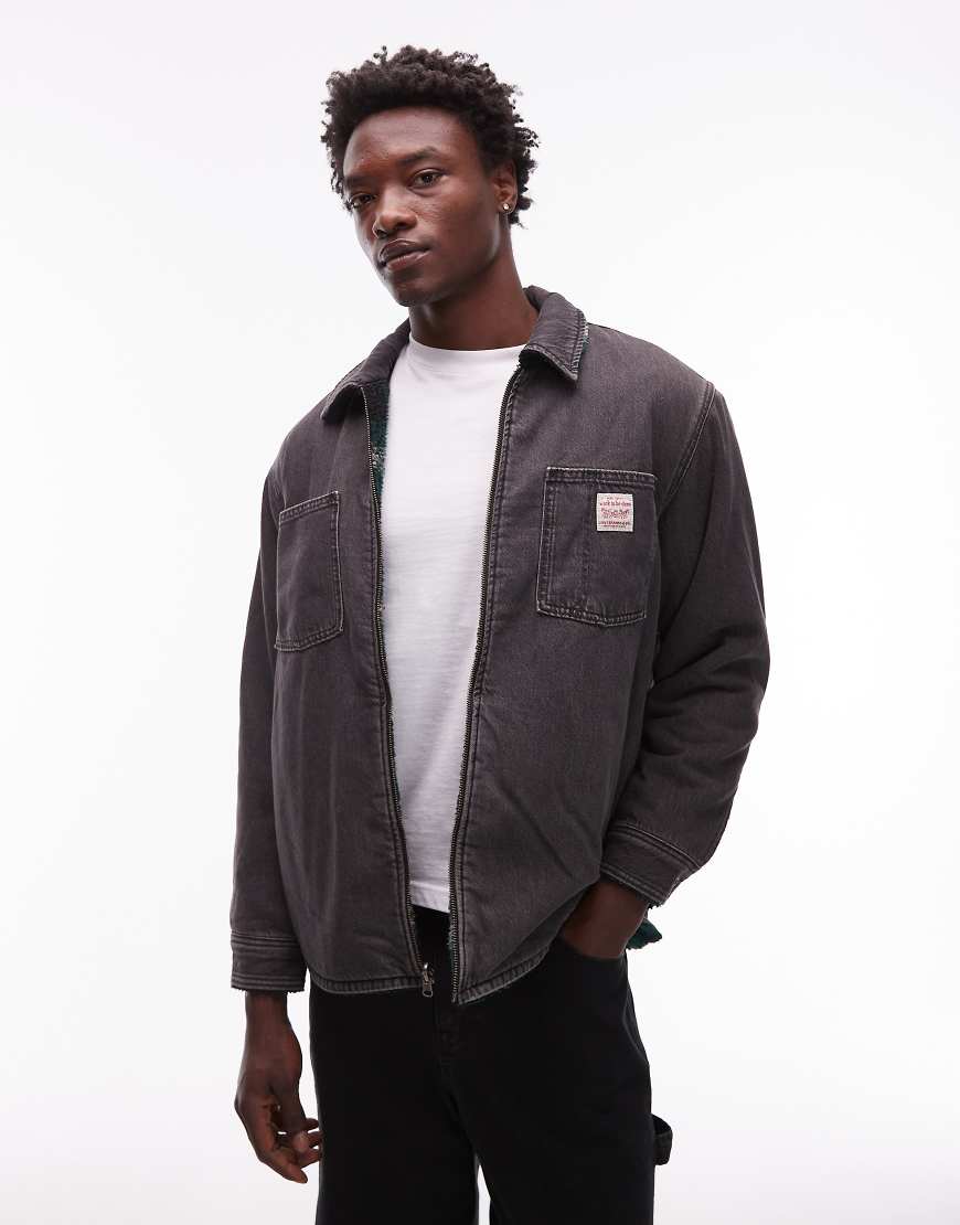 Levi's - Workwear Capsule - Wendbare Denim-Hemdjacke in verwaschenem Schwarz und kariertem Teddyfell von Levi's