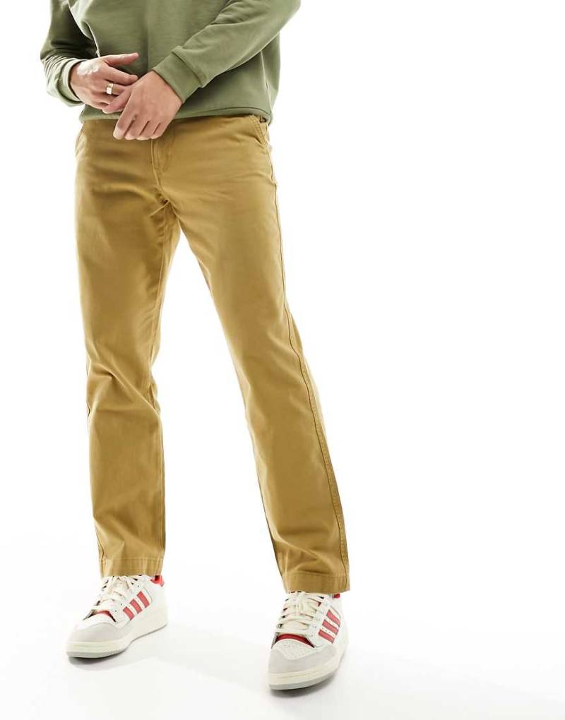 Levi's - XX Authentic - Gerade geschnittene Chinohose in Hellbraun Levi's - XX Authentic - Gerade geschnittene Chinohose in Hellbraun von Levi's