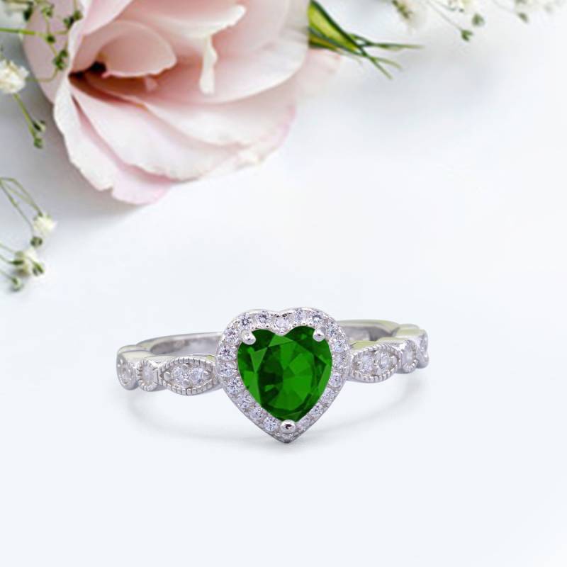 Art-Deco-Herz Versprechen Ehering Simulierte Smaragd Jubiläum Ring Neues Design von LevxJewelry