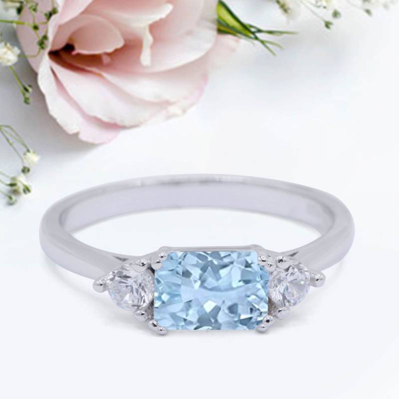 Drei Stein Ehering Smaragdschliff Rund Simuliert Aquamarin Jubiläum Versprechen Ring Neues Design von LevxJewelry