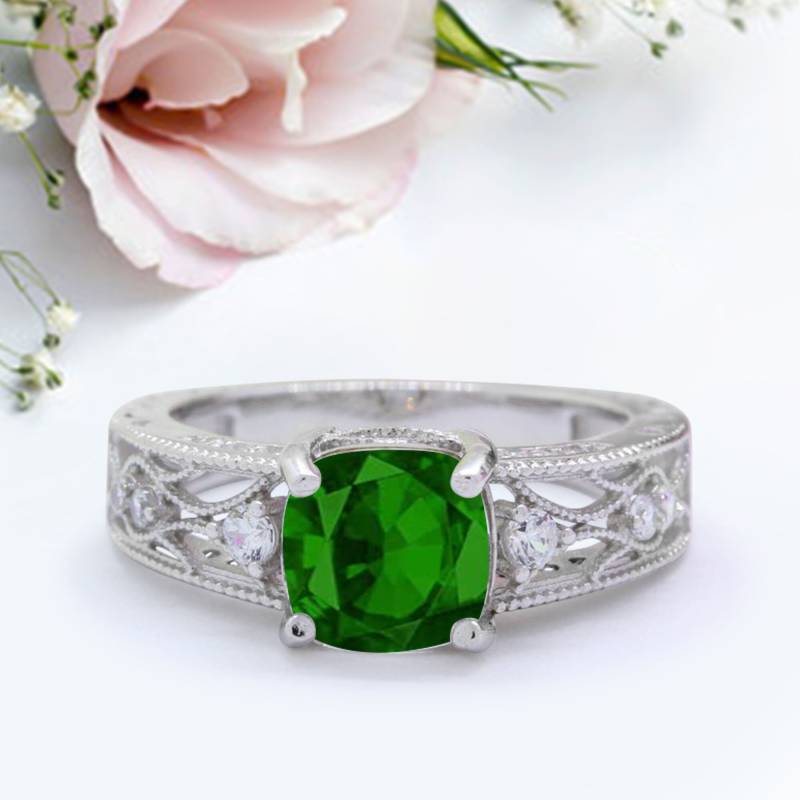 Kissen Verlobungsring Simulierter Smaragd Jubiläum Versprechensring Neues Design von LevxJewelry