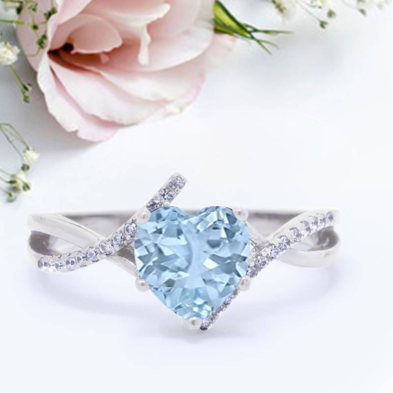 Twisted Heart Shank Promise Ring Simulierter Aquamarin Jubiläum Versprechensring Neues Design von LevxJewelry