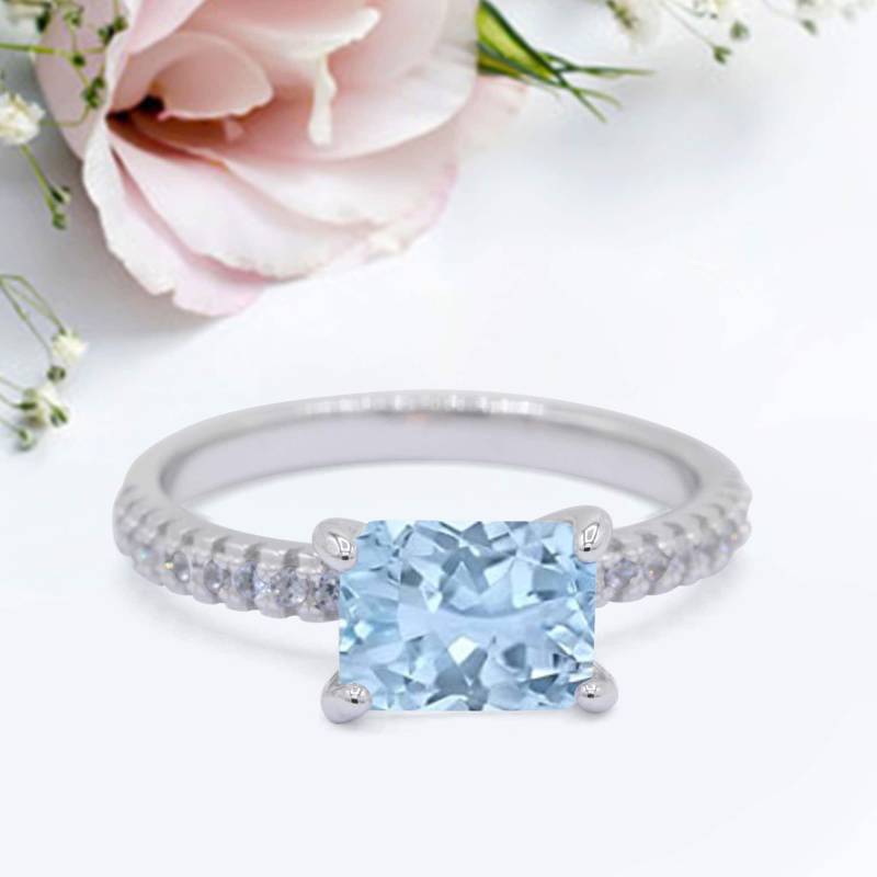 Vintage Ehering Seitlich Smaragd Schliff Simuliert Aquamarin Jubiläum Versprechen Ring Neues Design von LevxJewelry