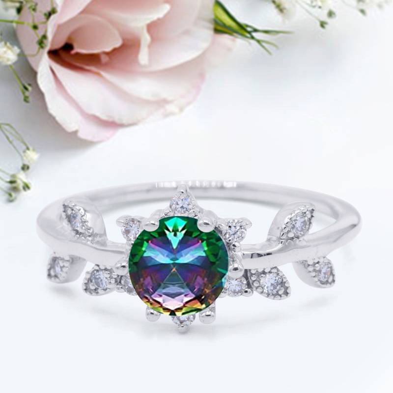 Zierliche Art-Deco-Hochzeits-Verlobungsring-Simulierter Regenbogen-Topas-Jubiläumsversprechensring Neues Design von LevxJewelry