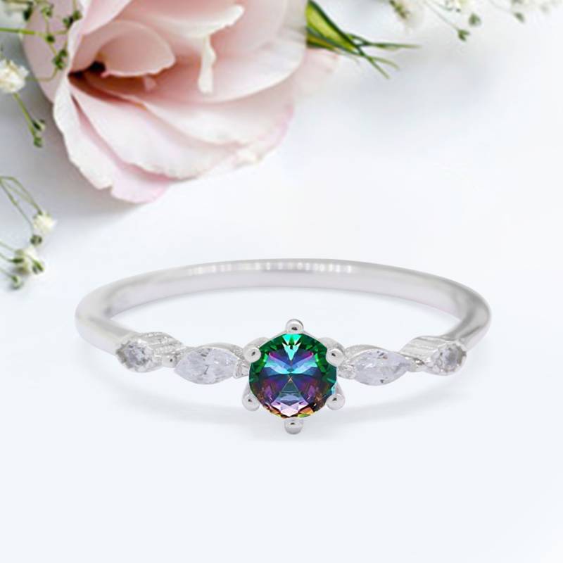 Zierlicher Zierlicher Ehering Runder Simulierter Regenbogentopas Jahrestag Versprechensring Neues Design von LevxJewelry