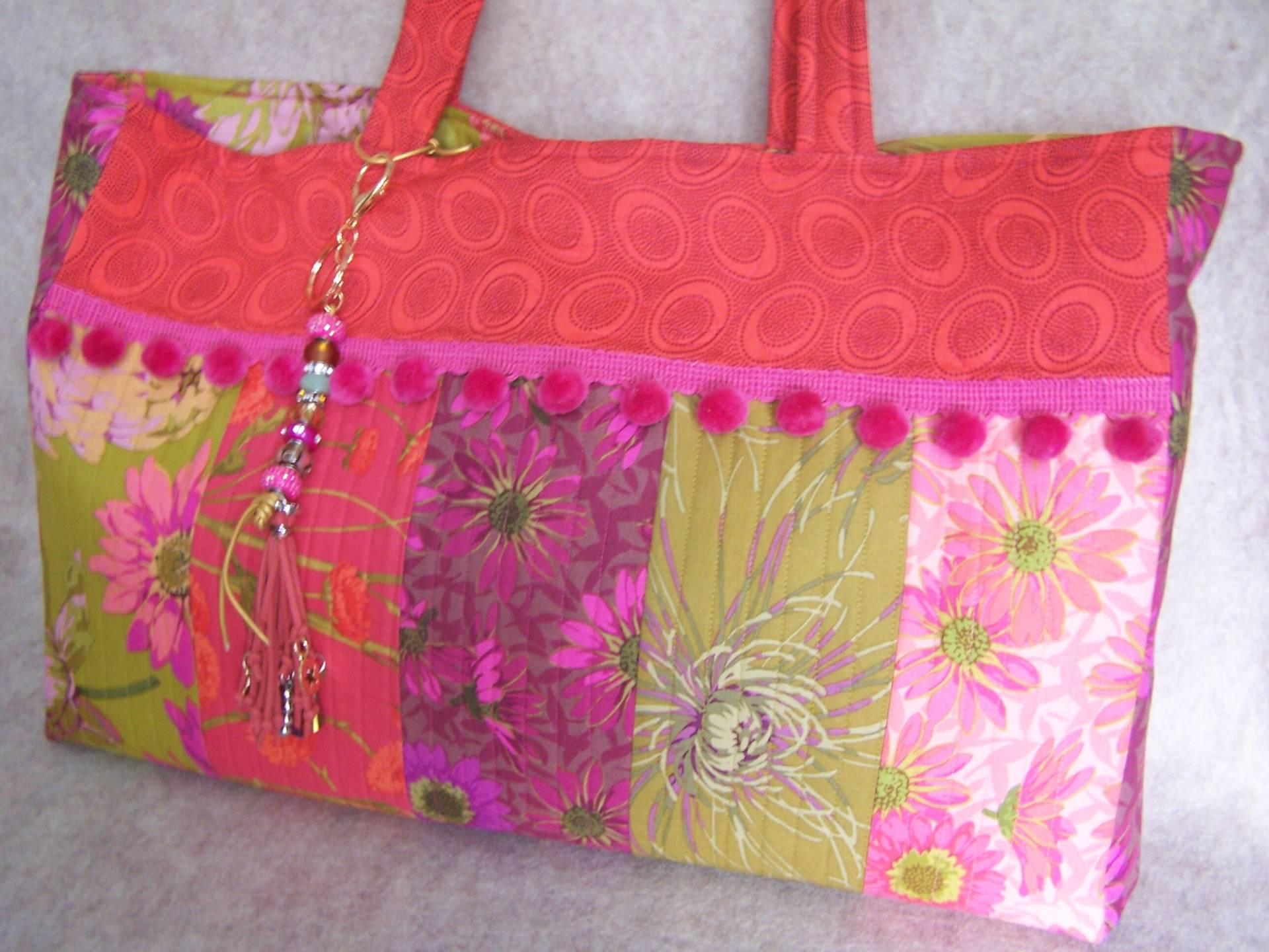 Boho Gesteppte Tasche Mit Bommelborte Und Glasperlen-Schlüsselanhänger Boho Gesteppte Tasche Mit Bommelborte Und Glasperlen-Schlüsselanhänger von LexiJeanBoutique