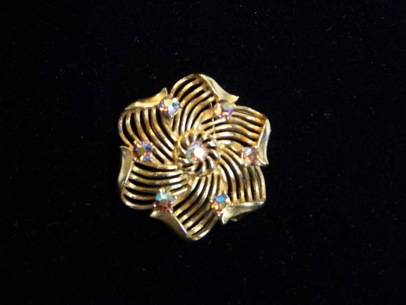 Lisner Gold Stern W Aurora Borealis Steine Lisner Gold Stern W Aurora Borealis Steine von LexiJeanBoutique