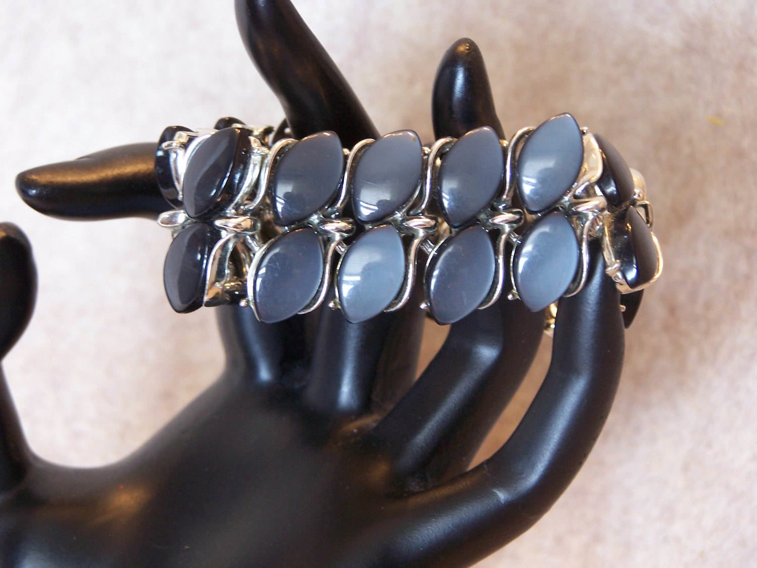 Lisner Zinn Grau Duroplast Armband Lisner Zinn Grau Duroplast Armband von LexiJeanBoutique