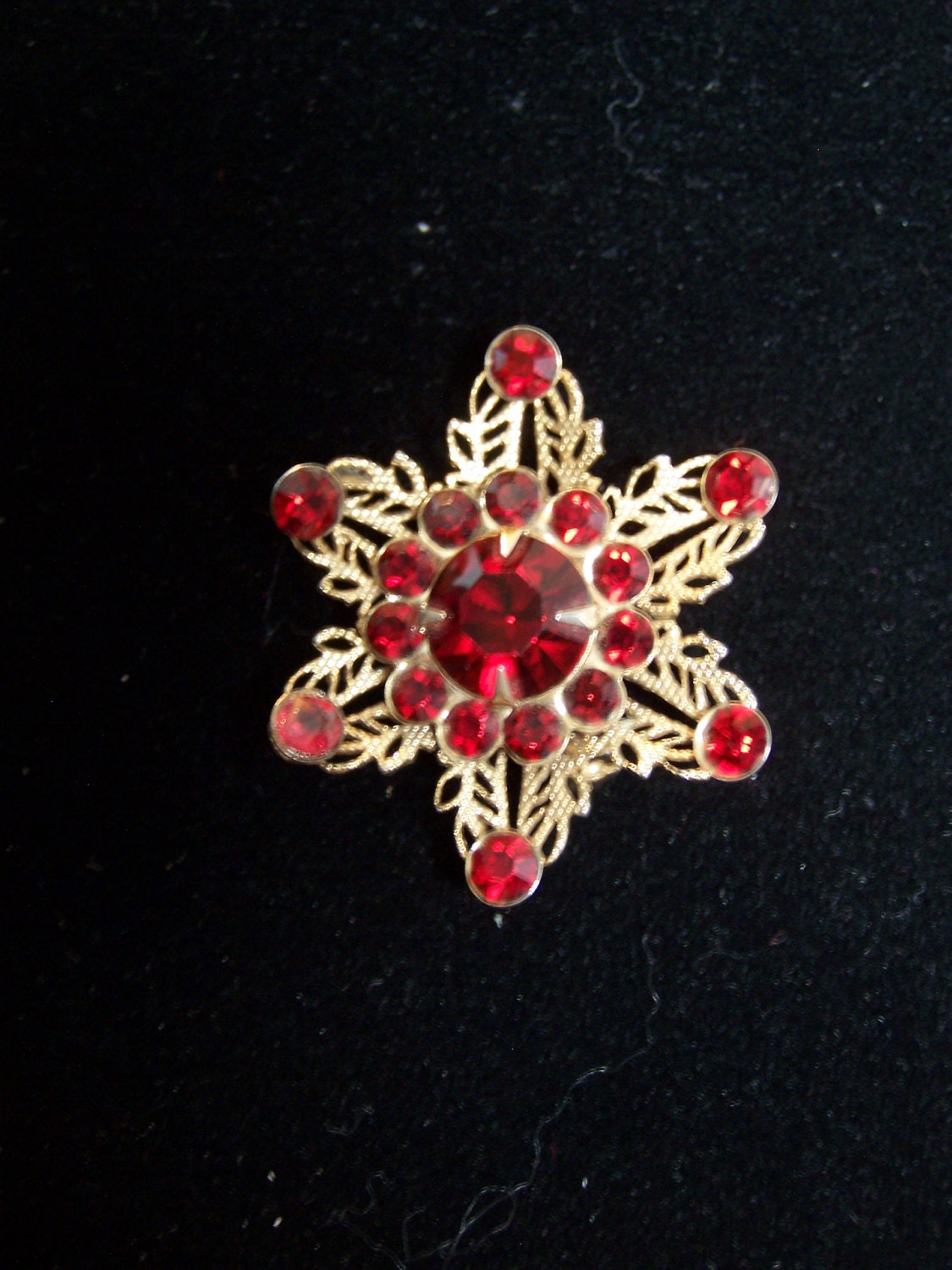 Vintage Rot Und Gold Schneeflocke Stift Vintage Rot Und Gold Schneeflocke Stift von LexiJeanBoutique