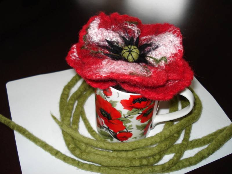 Art Wear Filzkette/Gürtel/Brosche Mit Mohnblüte 100% Merinowolle, Seide von LexiesStoreGoods