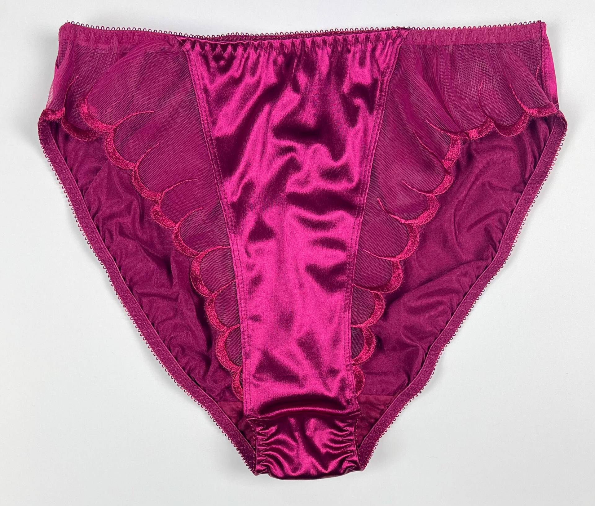 Satin Panty Mit Mesh-Akzenten | Weinrot von LexingtonIntimates
