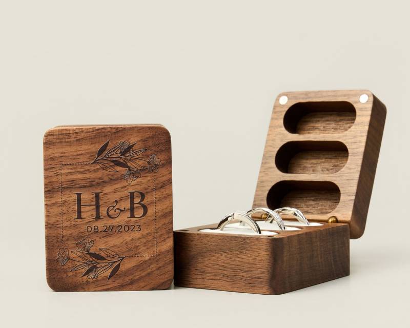 Hölzerne Ehering-Box Mit Namen, Personalisierte Verlobung Drei Slots Ringe Box, Individuell Gravierte Ringträger, Jubiläum, Vorschlag Ringhalter von LeylaPet