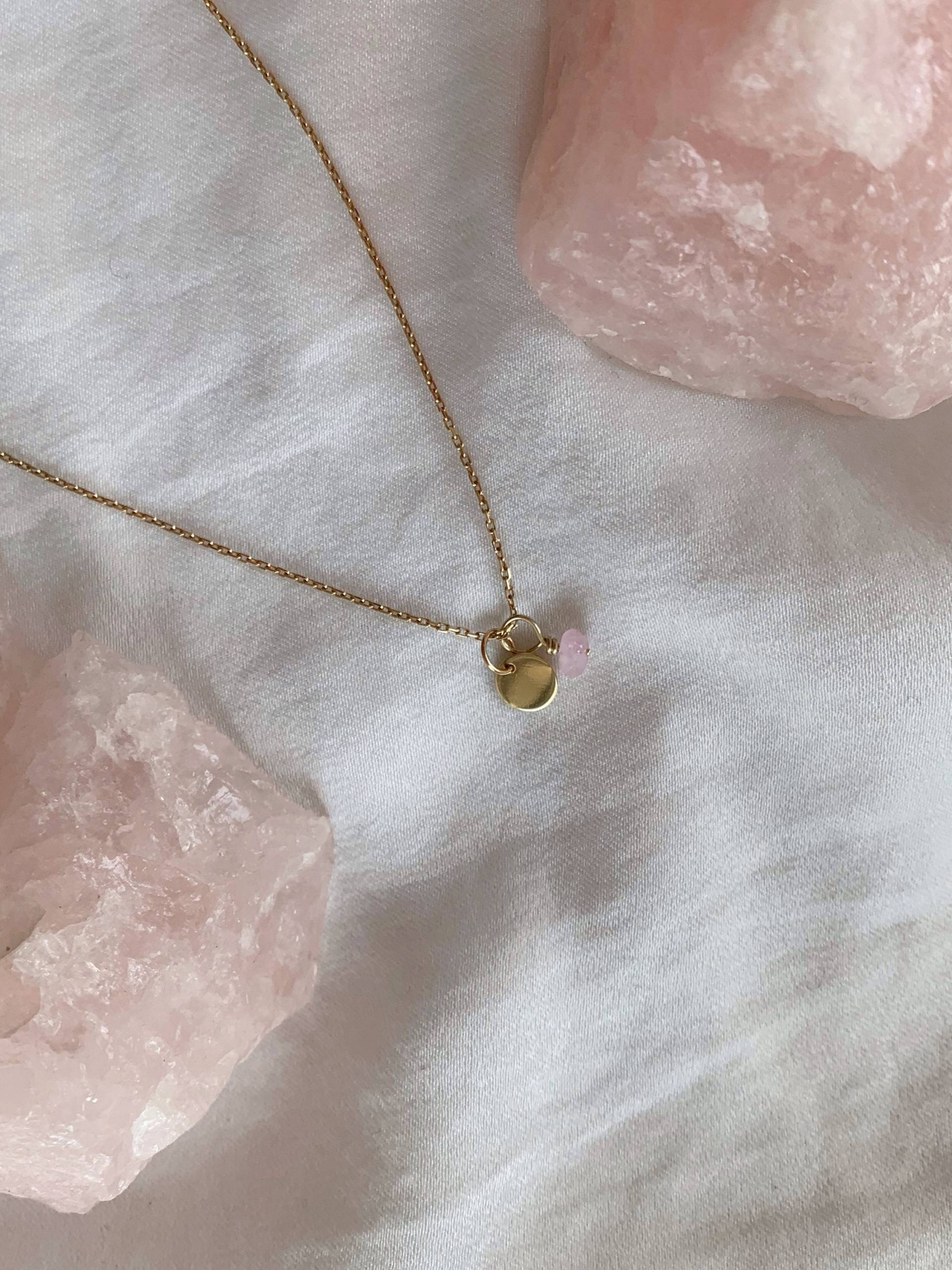 Goldkette Mit Rosenquarz Anhänger "Ich Bin Liebe" Goldkette Mit Rosenquarz Anhänger "Ich Bin Liebe" von LeylasAuge