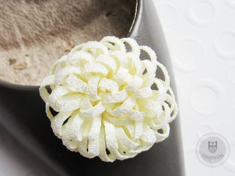 Blüte in Creme - Schuhclips Ca. 3, 5-4 cm Blüte in Creme - Schuhclips Ca. 3, 5-4 cm von LiAnnKunterbunt