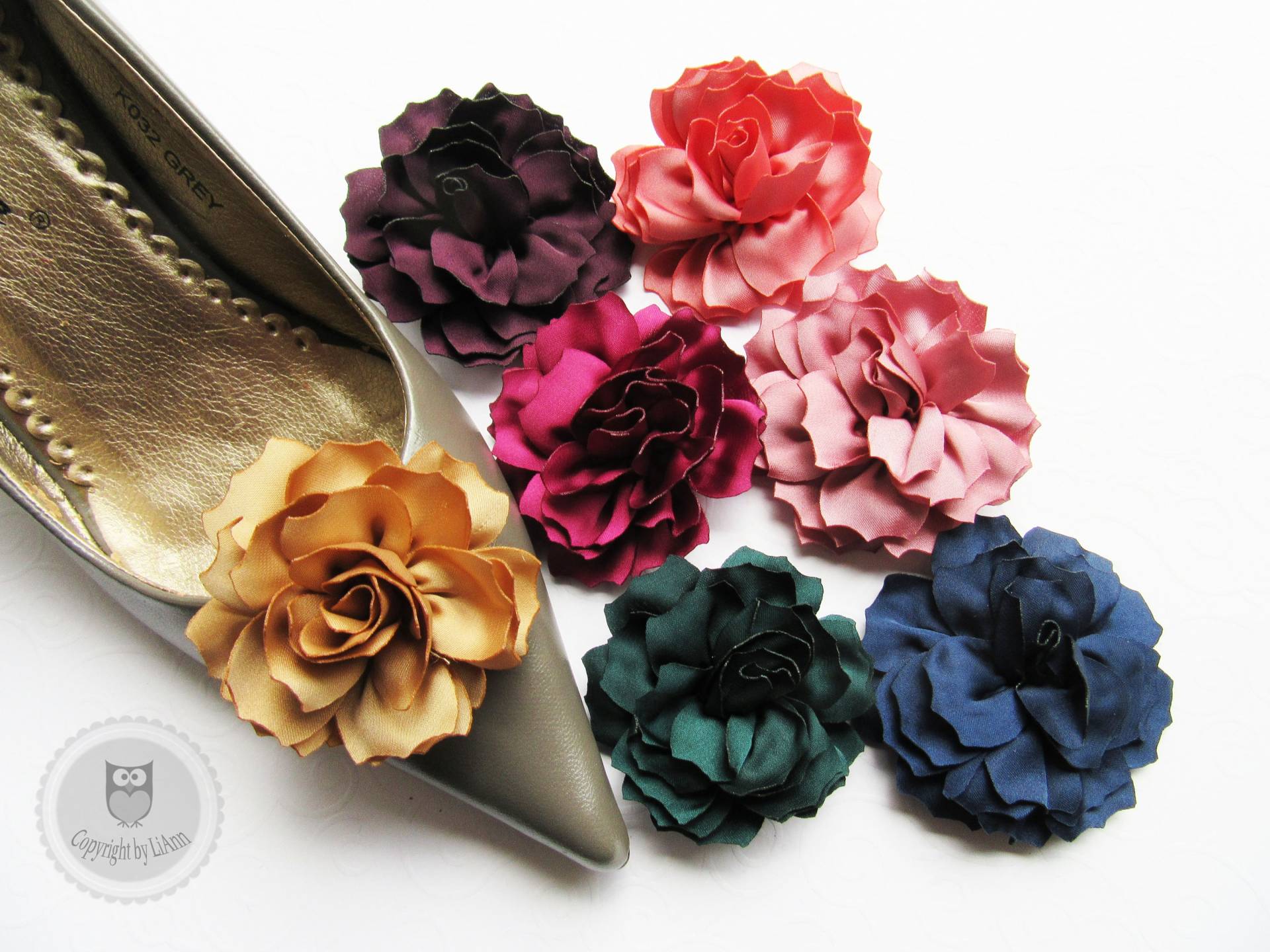 Pfingstrose - Schuhclips Ca. 6 cm, Farbwahl Beige, Bordeaux, Hellrot, Altrosa, Dunkelblau, Dunkelgrün, Dunkelrot, Dunkel-Violett Pfingstrose - Schuhclips Ca. 6 cm, Farbwahl Beige, Bordeaux, Hellrot, Altrosa, Dunkelblau, Dunkelgrün, Dunkelrot, Dunkel-Violett von LiAnnKunterbunt