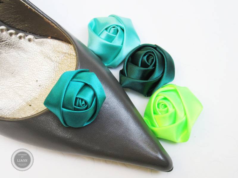 Satinrose in Grün - Schuhclips Ca.3, 5-4 cm Farbwahl Grüntöne Neongrün, Dunkelgrün, Türkis-Grün, Hellgrün Satinrose in Grün - Schuhclips Ca.3, 5-4 cm Farbwahl Grüntöne Neongrün, Dunkelgrün, Türkis-Grün, Hellgrün von LiAnnKunterbunt