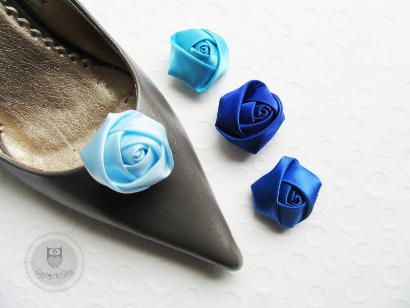 Schuhclips Ca. 3, 5-4 cm - Satinrose Wahlweise in Hellblau, Dunkelblau, Königsblau Oder Himmelblau/Türkis Schuhclips Ca. 3, 5-4 cm - Satinrose Wahlweise in Hellblau, Dunkelblau, Königsblau Oder Himmelblau/Türkis von LiAnnKunterbunt