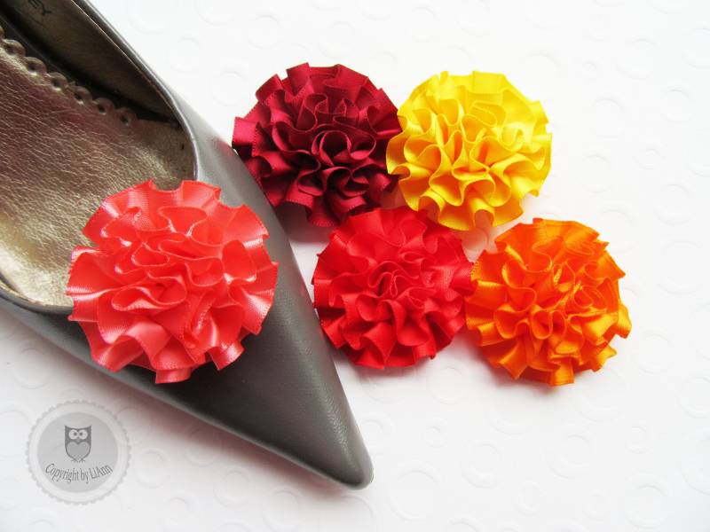Schuhclips Ca. 5 cm - Satin Farbwahl Gelb, Orange, Rot, Hellrot, Dunkelrot Schuhclips Ca. 5 cm - Satin Farbwahl Gelb, Orange, Rot, Hellrot, Dunkelrot von LiAnnKunterbunt