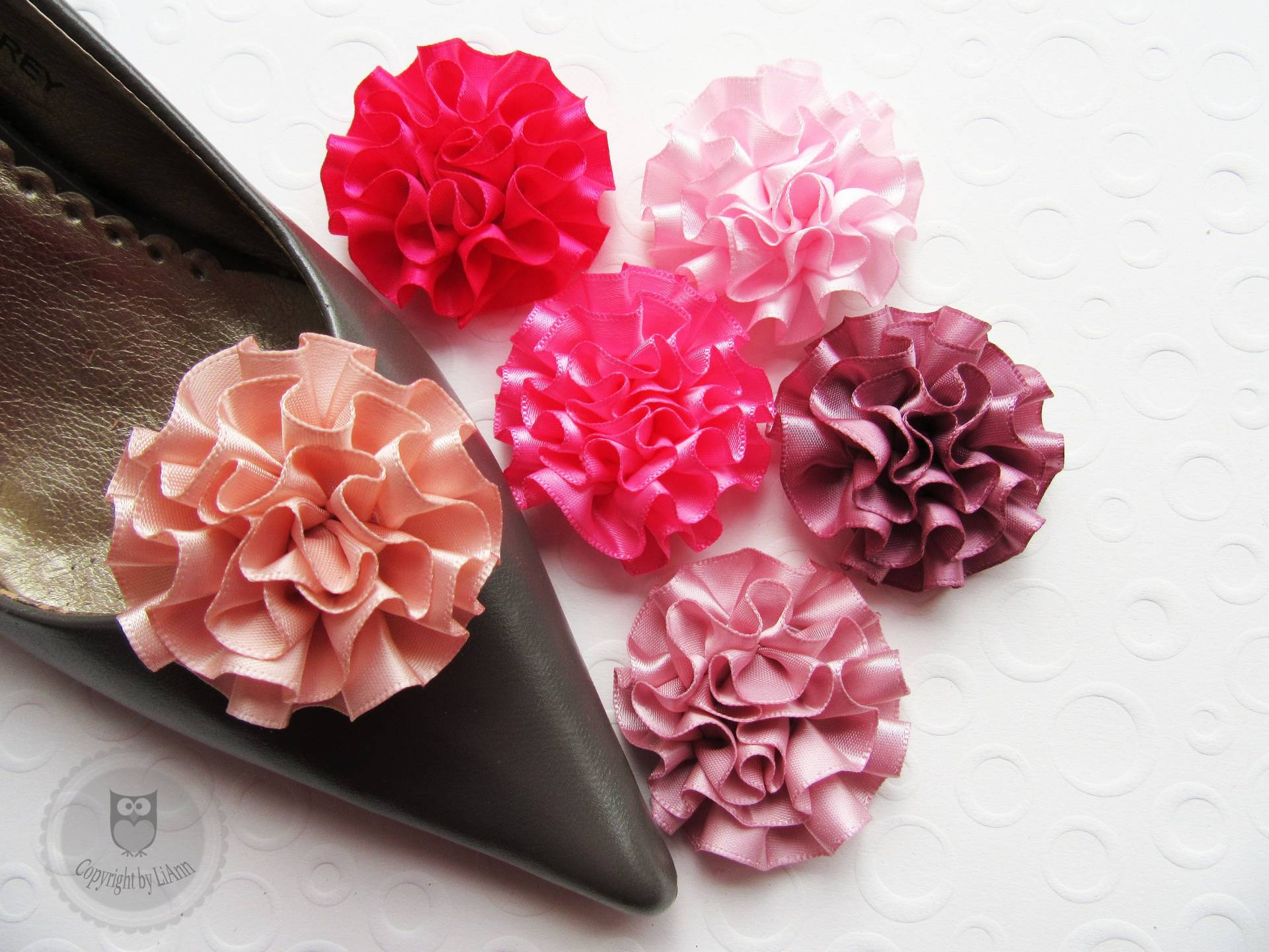 Schuhclips Ca. 5 cm -Satin - Farbwahl Rosa- Und Pink-Töne, Braunrosa, Lila-Rosa, Altrosa, Hellrosa, Leuchtend Pink Schuhclips Ca. 5 cm -Satin - Farbwahl Rosa- Und Pink-Töne, Braunrosa, Lila-Rosa, Altrosa, Hellrosa, Leuchtend Pink von LiAnnKunterbunt