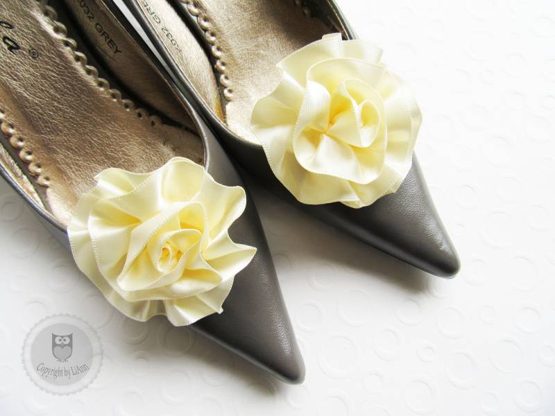 Schuhclips Ca. 6 cm - Satin Cream Schuhclips Ca. 6 cm - Satin Cream von LiAnnKunterbunt