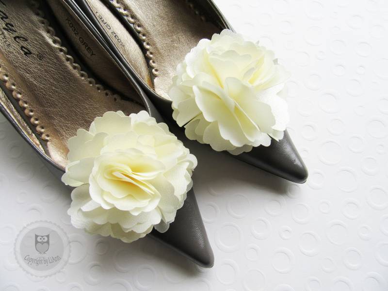 Schuhclips Ca. 7 cm - Satinblüte in Vanille/Elfenbein Champagner Creme Schuhclips Ca. 7 cm - Satinblüte in Vanille/Elfenbein Champagner Creme von LiAnnKunterbunt