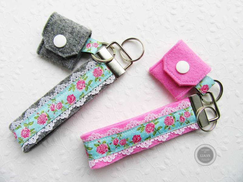 Spitze Und Rosenborte - Schlüsselband Chip-Täschchen Im Set Oder Auch Einzeln Spitze Und Rosenborte - Schlüsselband Chip-Täschchen Im Set Oder Auch Einzeln von LiAnnKunterbunt