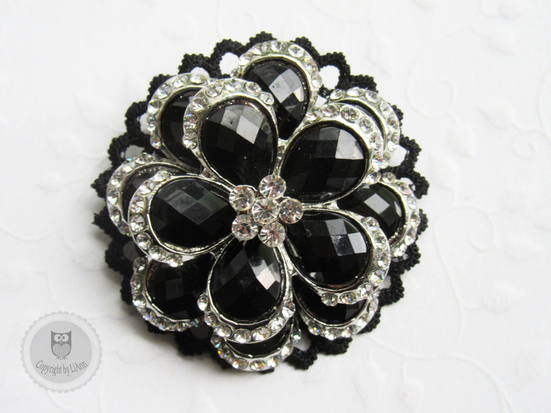 strass Und Spitze - Brosche in Schwarz Mit strass Und Spitze - Brosche in Schwarz Mit von LiAnnKunterbunt