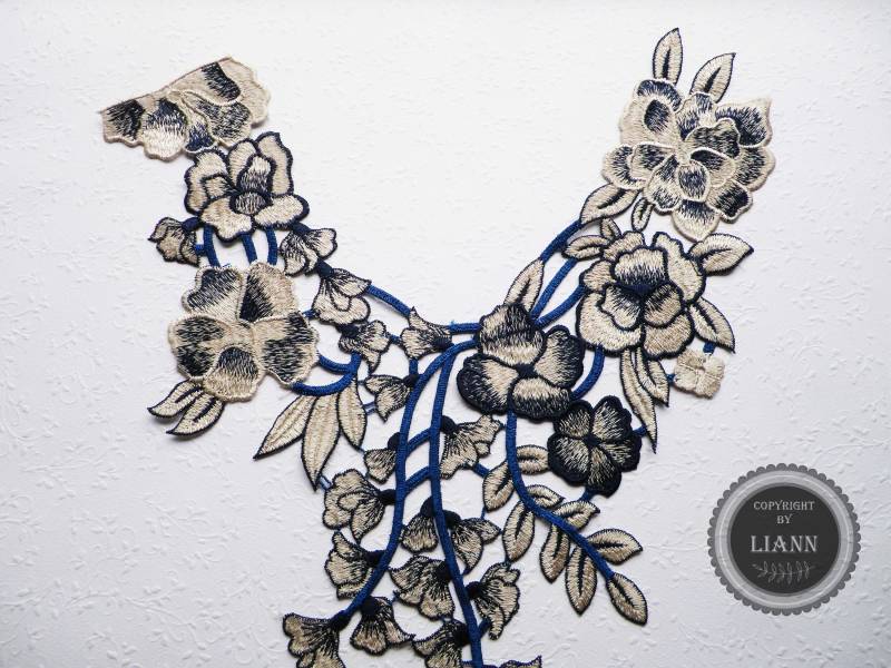 1 Gr. Beige-Blaue Applikation Stickerei Blüten - Spitzeneinsatz 1 Gr. Beige-Blaue Applikation Stickerei Blüten - Spitzeneinsatz von LiAnnMaterial