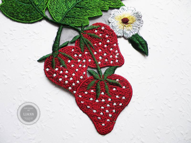 1 Große Applikation Stickerei Erdbeeren 1 Große Applikation Stickerei Erdbeeren von LiAnnMaterial