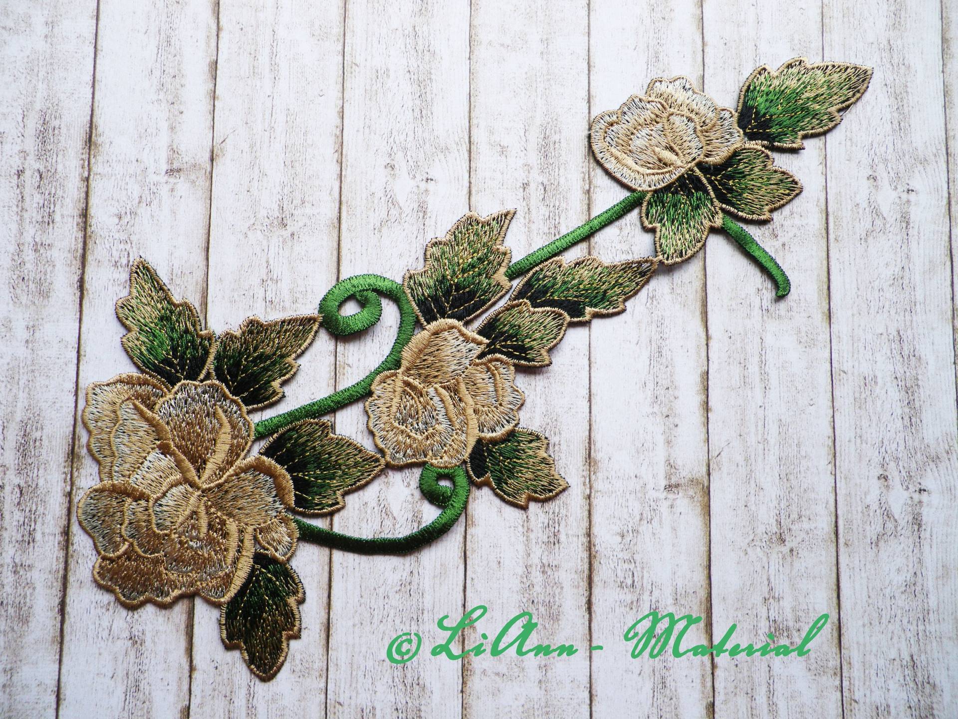 1 Große Applikation Stickerei Rosen, Beige-Grün 1 Große Applikation Stickerei Rosen, Beige-Grün von LiAnnMaterial