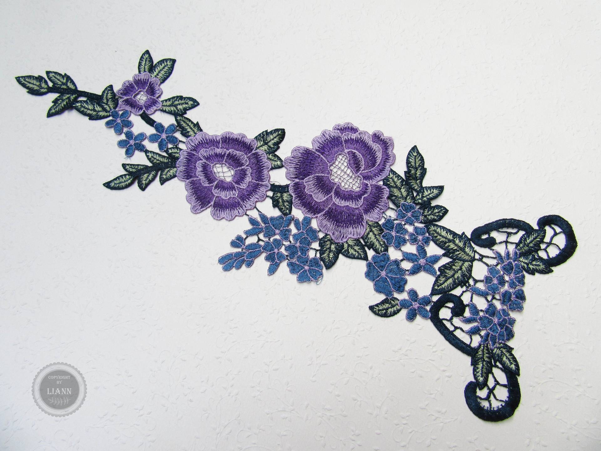 1 Große Applikation Stickerei Rosen, Lila-Blau 1 Große Applikation Stickerei Rosen, Lila-Blau von LiAnnMaterial