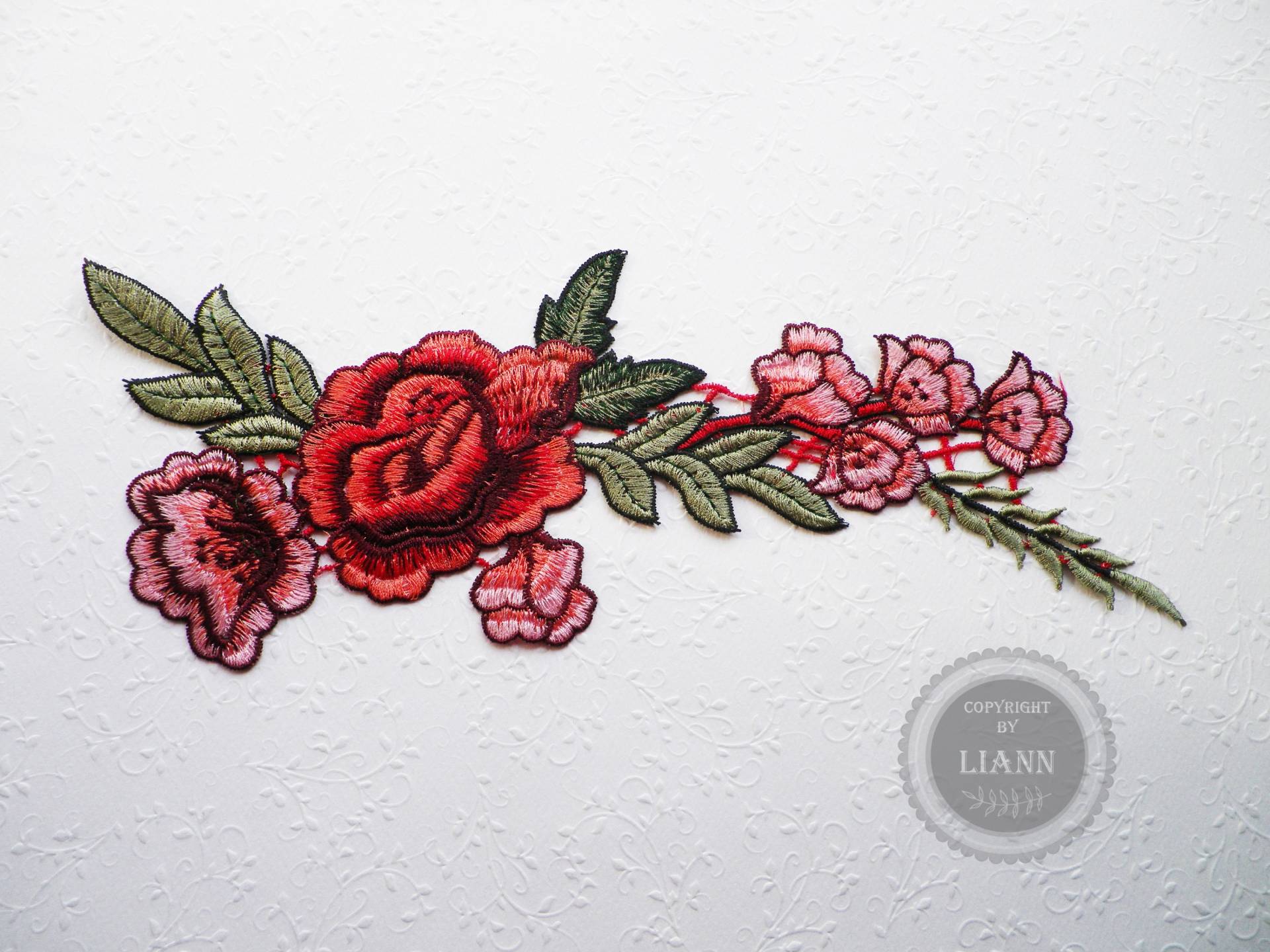1 Große Applikation Stickerei Rosen, Rot-Grün 1 Große Applikation Stickerei Rosen, Rot-Grün von LiAnnMaterial