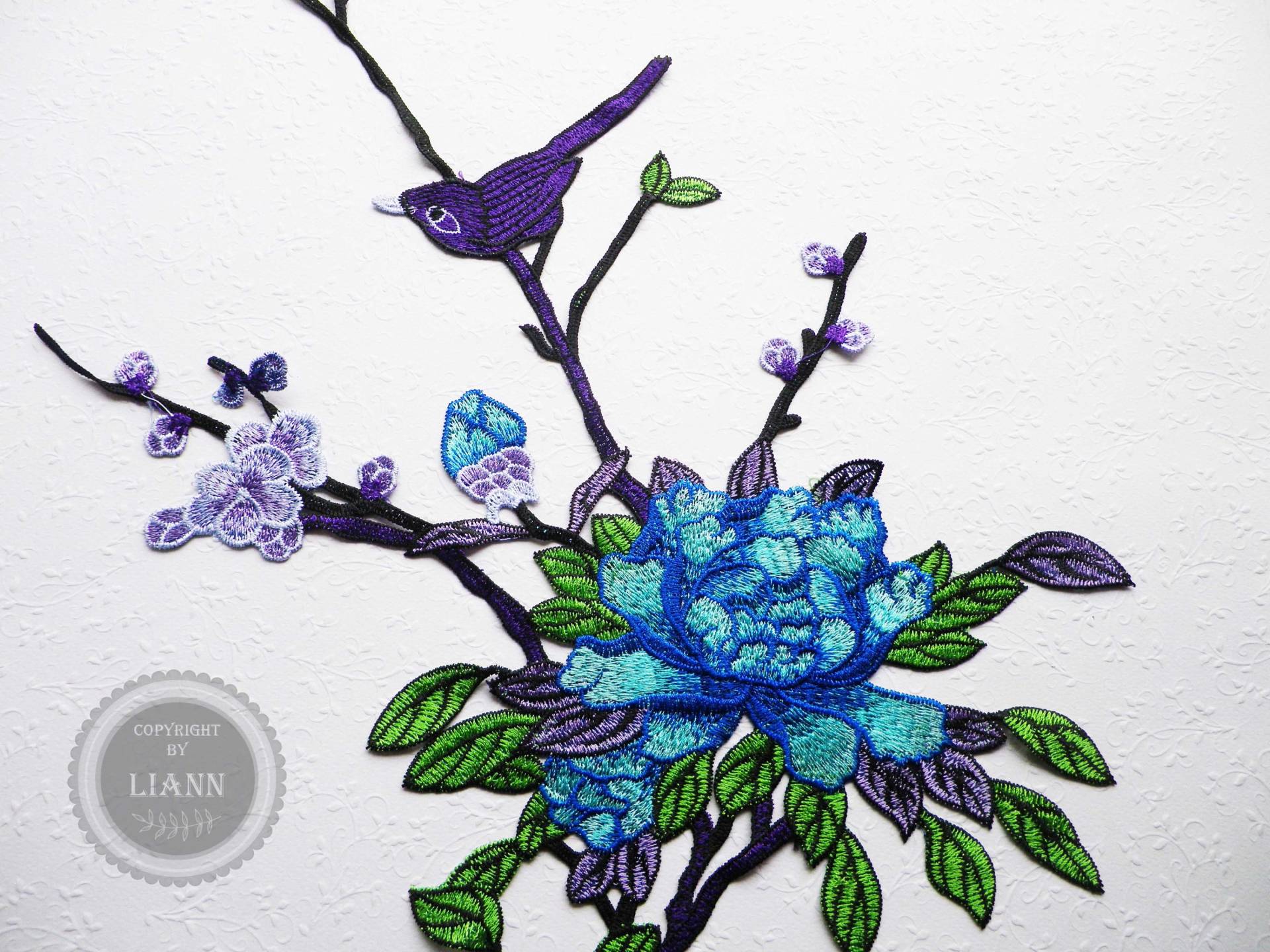 1 Große Applikation Stickerei Vogel Blau-Lila-Grün 1 Große Applikation Stickerei Vogel Blau-Lila-Grün von LiAnnMaterial