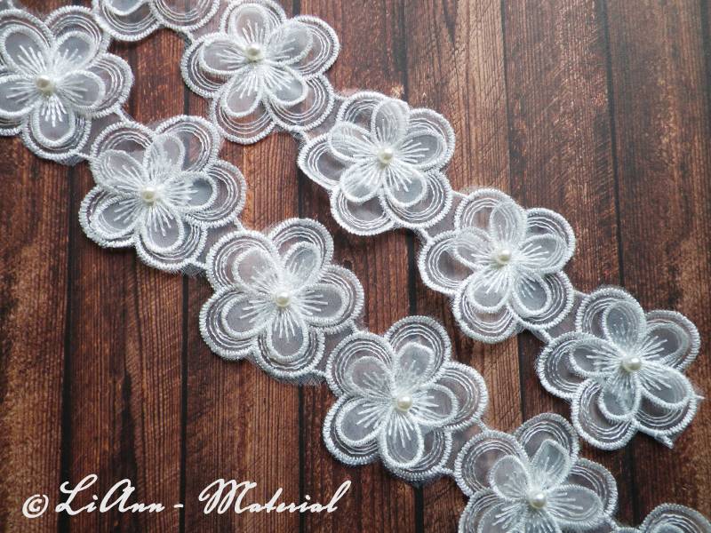 1 Kleine Weiße Applikation, Blüte Mit Perle 1 Kleine Weiße Applikation, Blüte Mit Perle von LiAnnMaterial