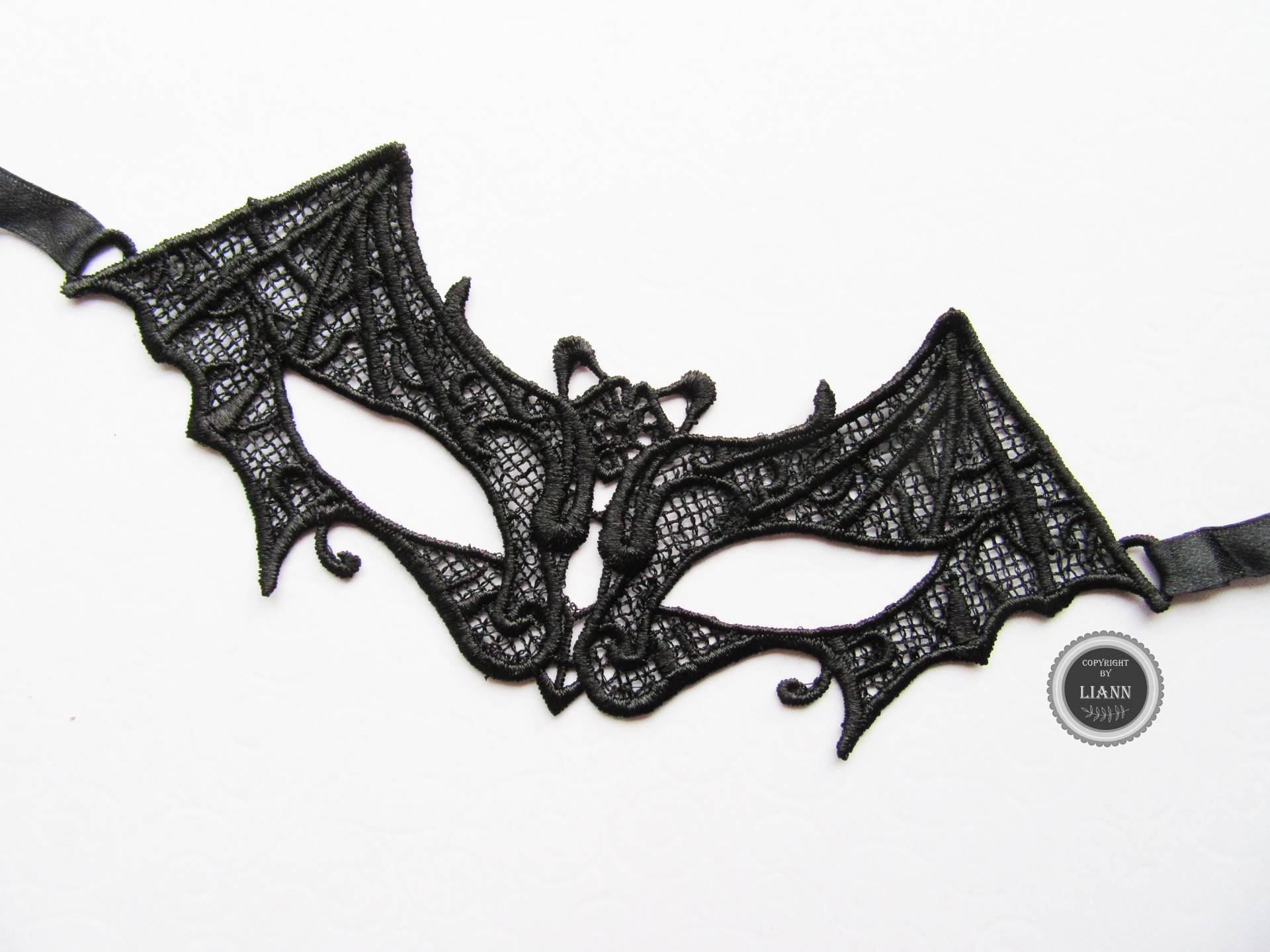 1 Schwarze Spitzenmaske Fledermaus von LiAnnMaterial
