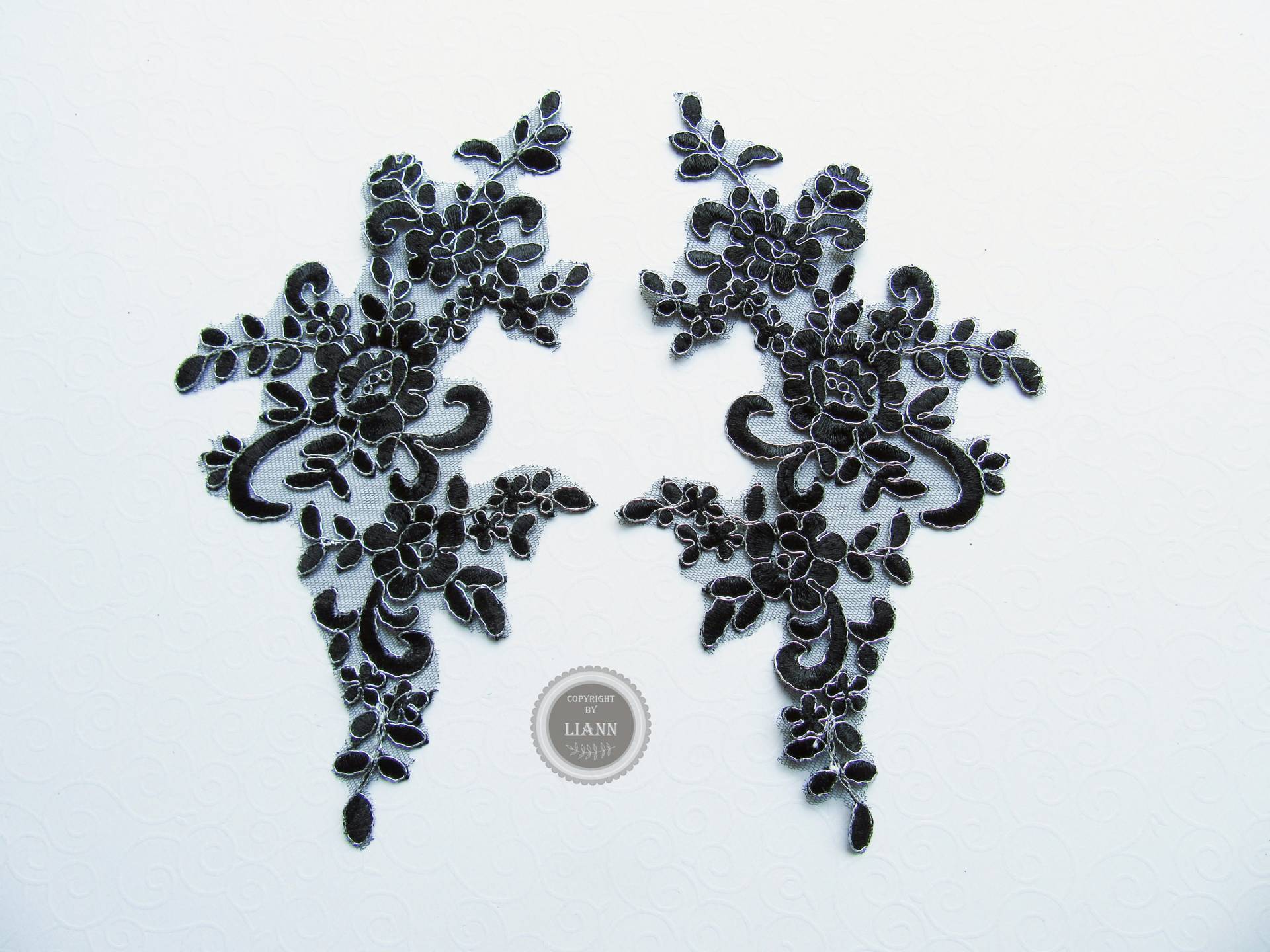 2 Applikationen Stickerei Blütenranke, Schwarz-Silber Gegengleich 2 Applikationen Stickerei Blütenranke, Schwarz-Silber Gegengleich von LiAnnMaterial