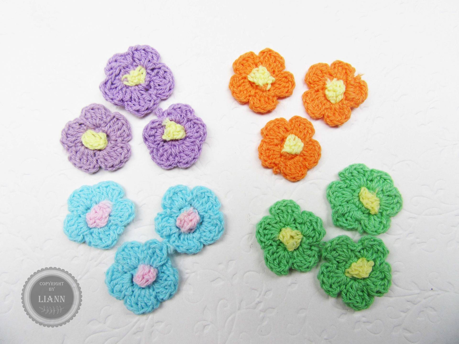 3 Kleine Häkelblumen, Orange, Lila, Grün Oder Blau 3 Kleine Häkelblumen, Orange, Lila, Grün Oder Blau von LiAnnMaterial